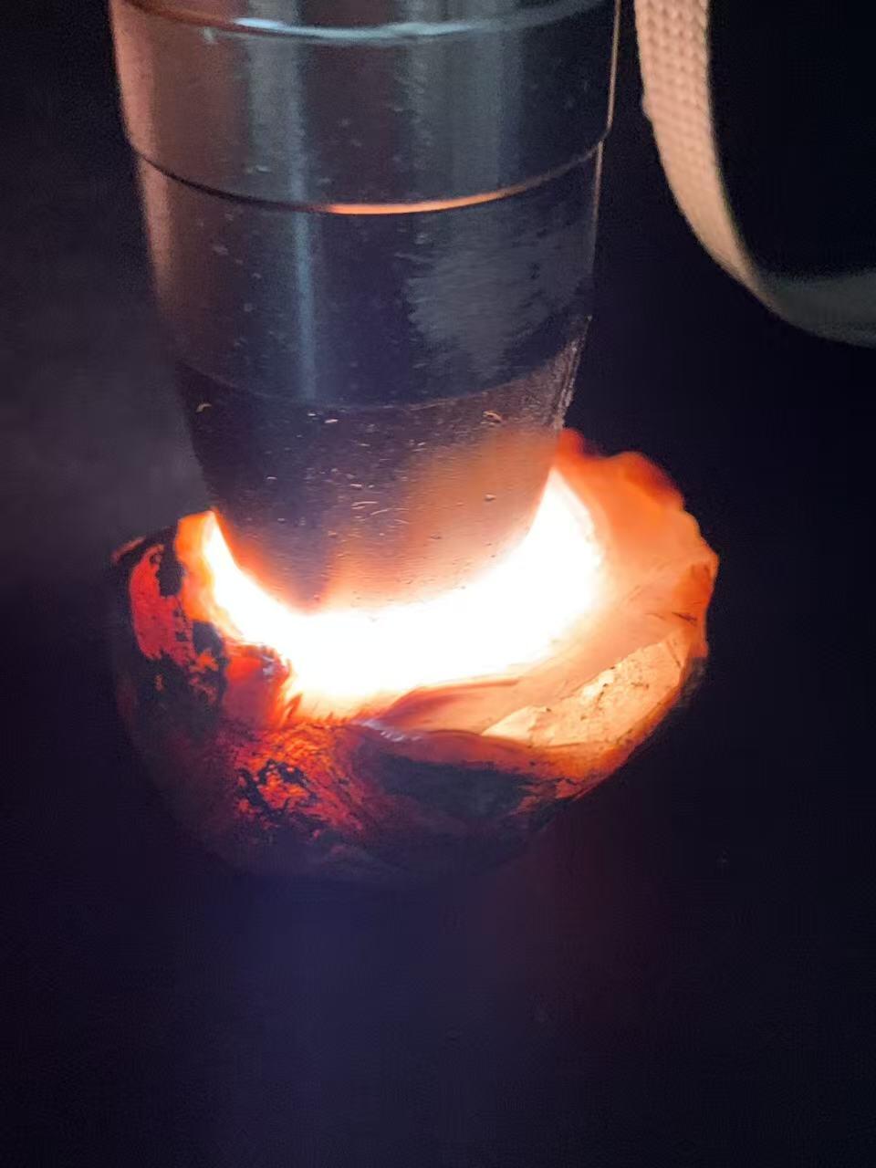 精美铁红皮冰飘心开窗料南红玛瑙原石一颗，