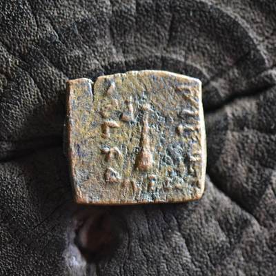 【良泉】第40期【直播场】10月16日晚19.30点开拍！225组（本场结束后外出旅游。之前预存钱币的朋友请告知，将连同本场拍品一起邮寄）  - 佛教的三大护法王——米南德一世。公元前165-135年【古印度】印度-希腊王国“大象”微型铜币，1.53克