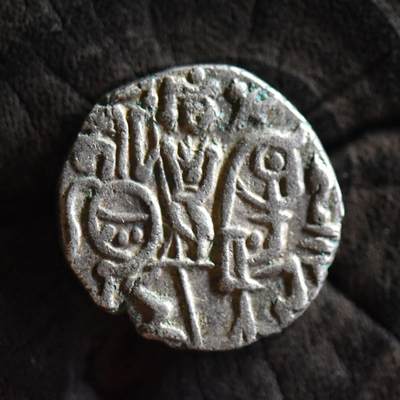 【良泉】第40期【直播场】10月16日晚19.30点开拍！225组（本场结束后外出旅游。之前预存钱币的朋友请告知，将连同本场拍品一起邮寄）  - 公元850-970年【萨希王朝】萨曼塔·提婆【喀布尔地方版】，骑士银币，3.33克