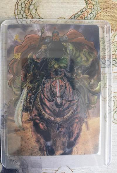 奇趣收藏卡牌拍卖第23场 权迎东签绘水浒传第二弹 三国五虎 粗闪 特卡-关羽，全新卡夹卡膜保护