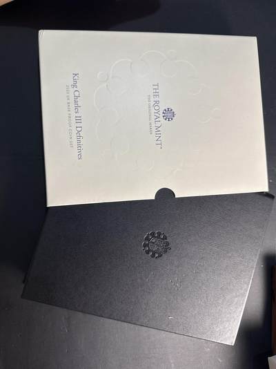 ❤️【币观天下】❤️ 第324期钱币拍卖- 2025.9.19周五晚上6点半场-长期征集拍品 - 英国2023年 查尔斯三世头像改版首年精制套币 缺一枚50便士 盒证全