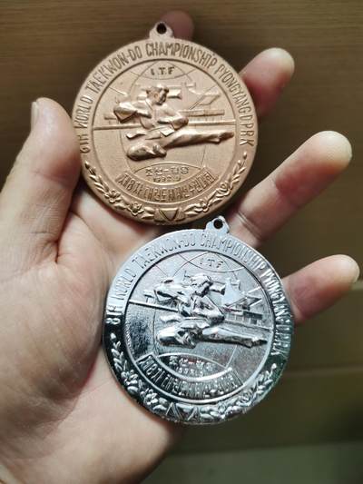 朝鲜第八界跆拳道世界选手大会大铜章一对 - 朝鲜第八界跆拳道世界选手大会大铜章一对
