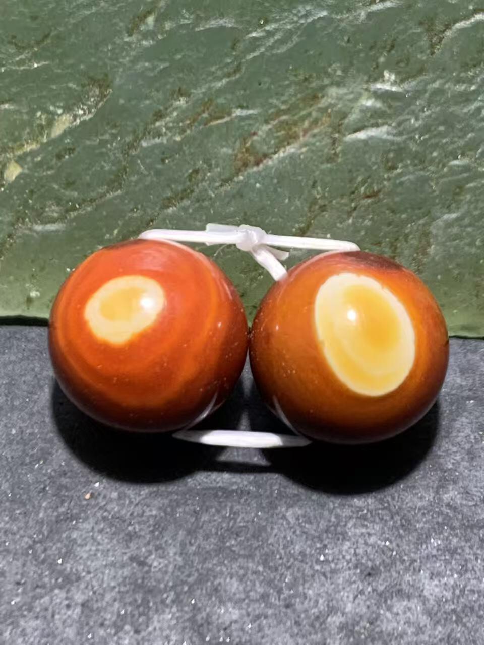 精美高玉化天眼纹缠丝玛瑙腰珠一对！