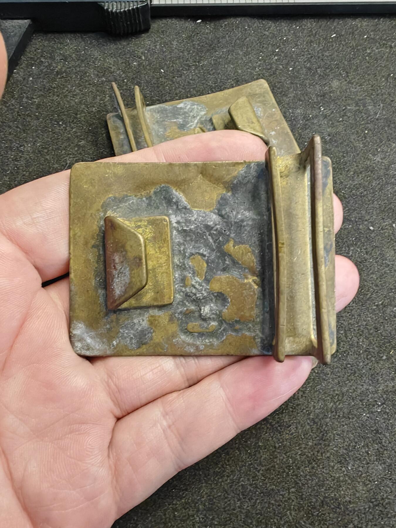 老铜皮带扣两个