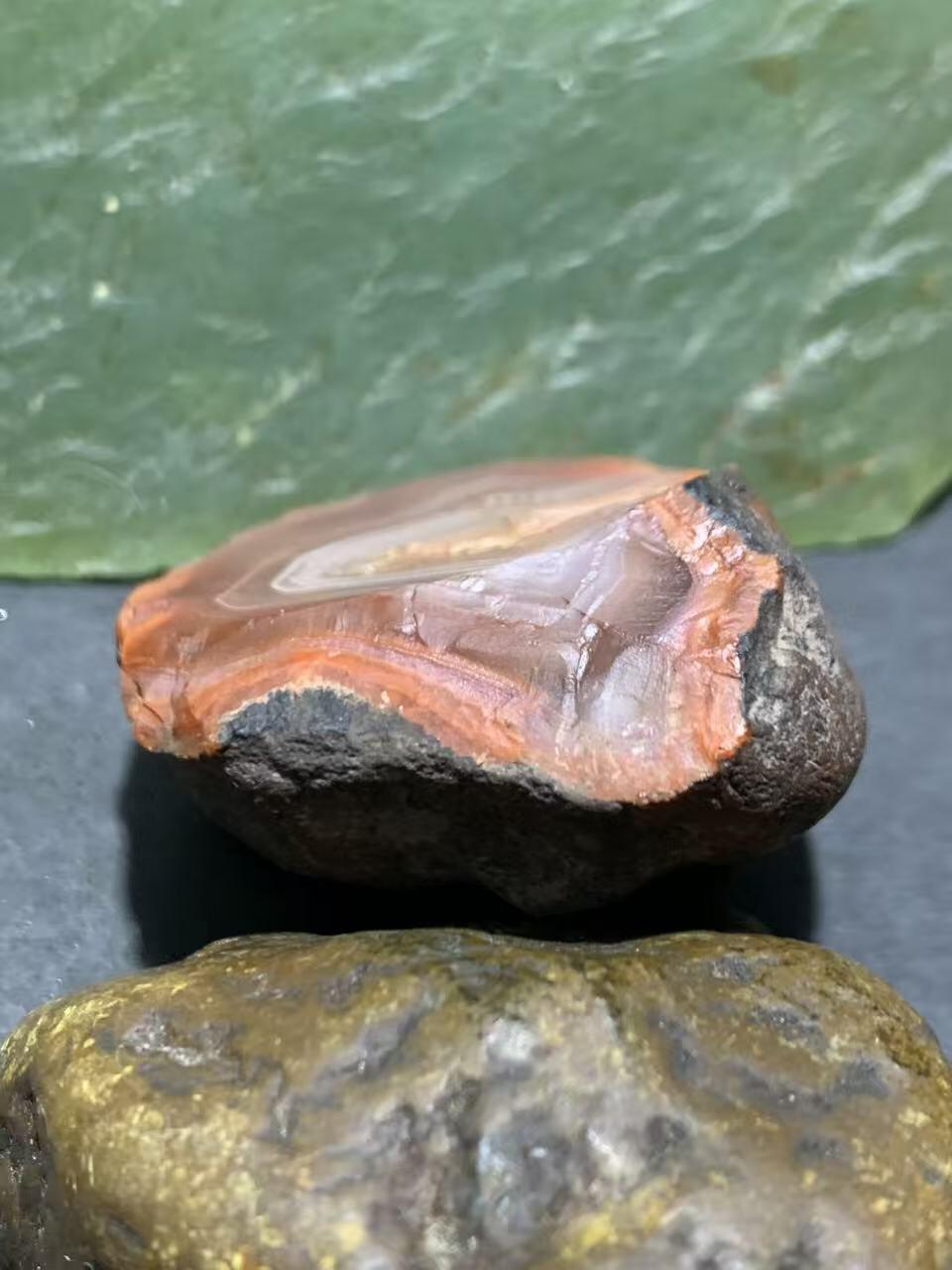 精美铁红皮冰飘心开窗料南红玛瑙原石一颗，