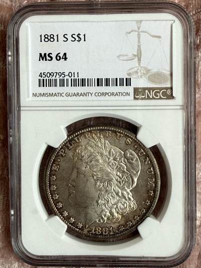 【彩，高分】1881-S $1 美国摩根银币，NGC MS64分，高点细节俱在，鹰羽完整，炫彩味道一流 - 【彩，高分】1881-S $1 美国摩根银币，NGC MS64分，高点细节俱在，鹰羽完整，炫彩味道一流