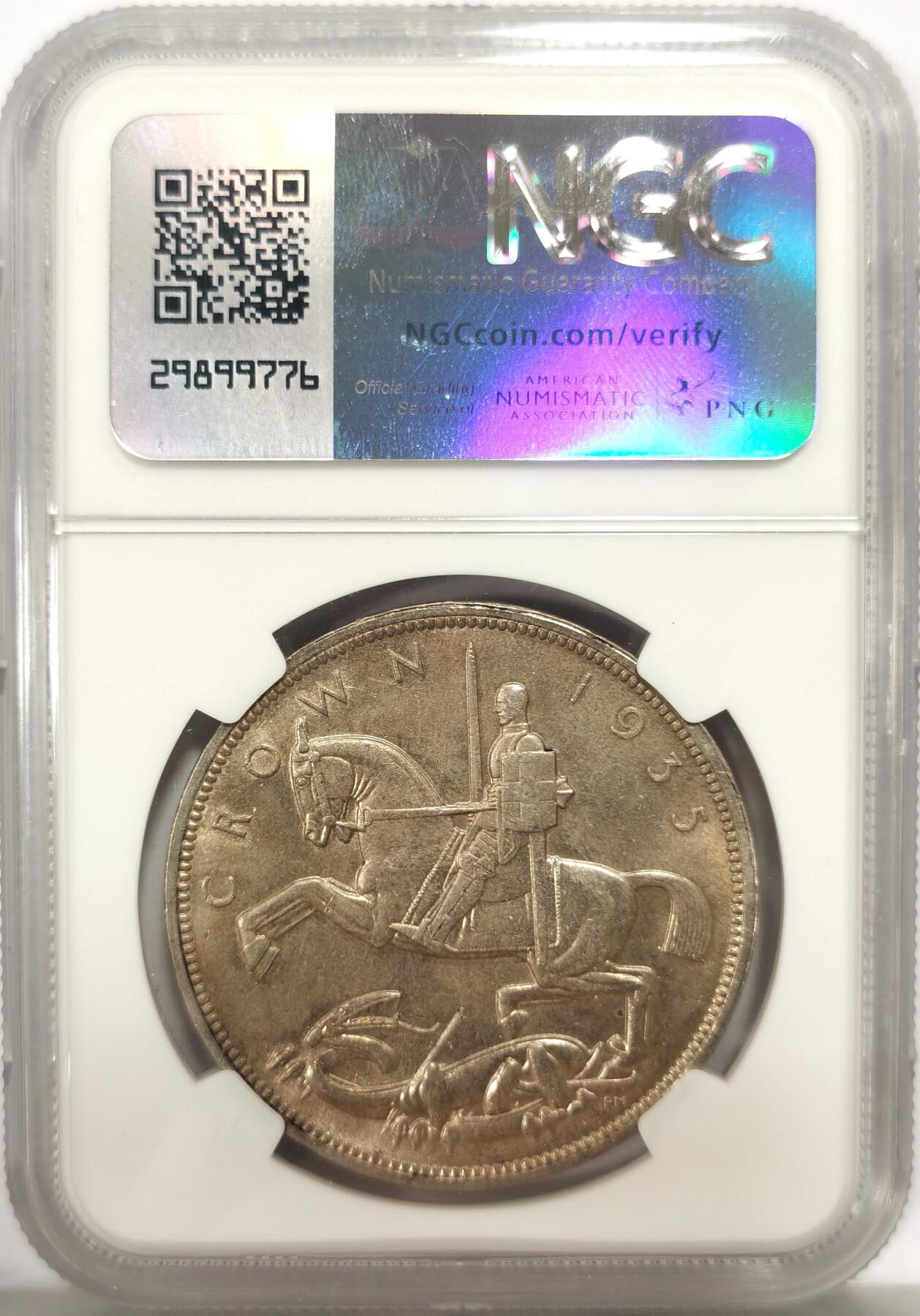 博洋堂世界钱币拍卖第140期（全场包邮） NGC MS63 英国1935年乔治五世木马剑克朗银币，淡彩转光好品。