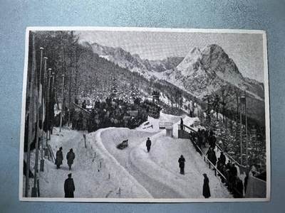 盛世勋华——号角文化勋章邮票专场拍卖第279期 - 德国（1939）1936年柏林奥运会大尺寸宣传照片 奥林匹亚雪橇滑道的第一个建成弯道，位于美丽的雪景之中，背景是瓦克斯泰因山