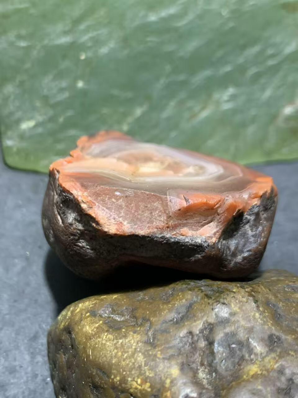 精美铁红皮冰飘心开窗料南红玛瑙原石一颗，