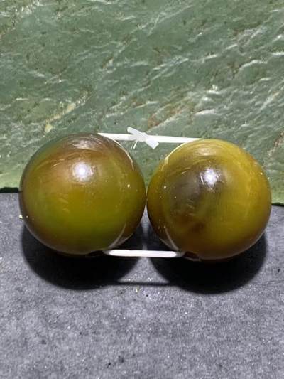 精美高玉化缠丝玛瑙圆珠一对。， - 精美高玉化缠丝玛瑙圆珠一对。，