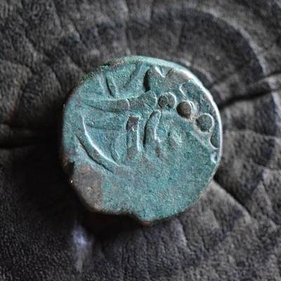 【良泉】第40期【直播场】10月16日晚19.30点开拍！225组（本场结束后外出旅游。之前预存钱币的朋友请告知，将连同本场拍品一起邮寄）  - 约1780-1850年【阿富汗】自治地区打制“弯刀”法鲁斯铜币，5.74克
