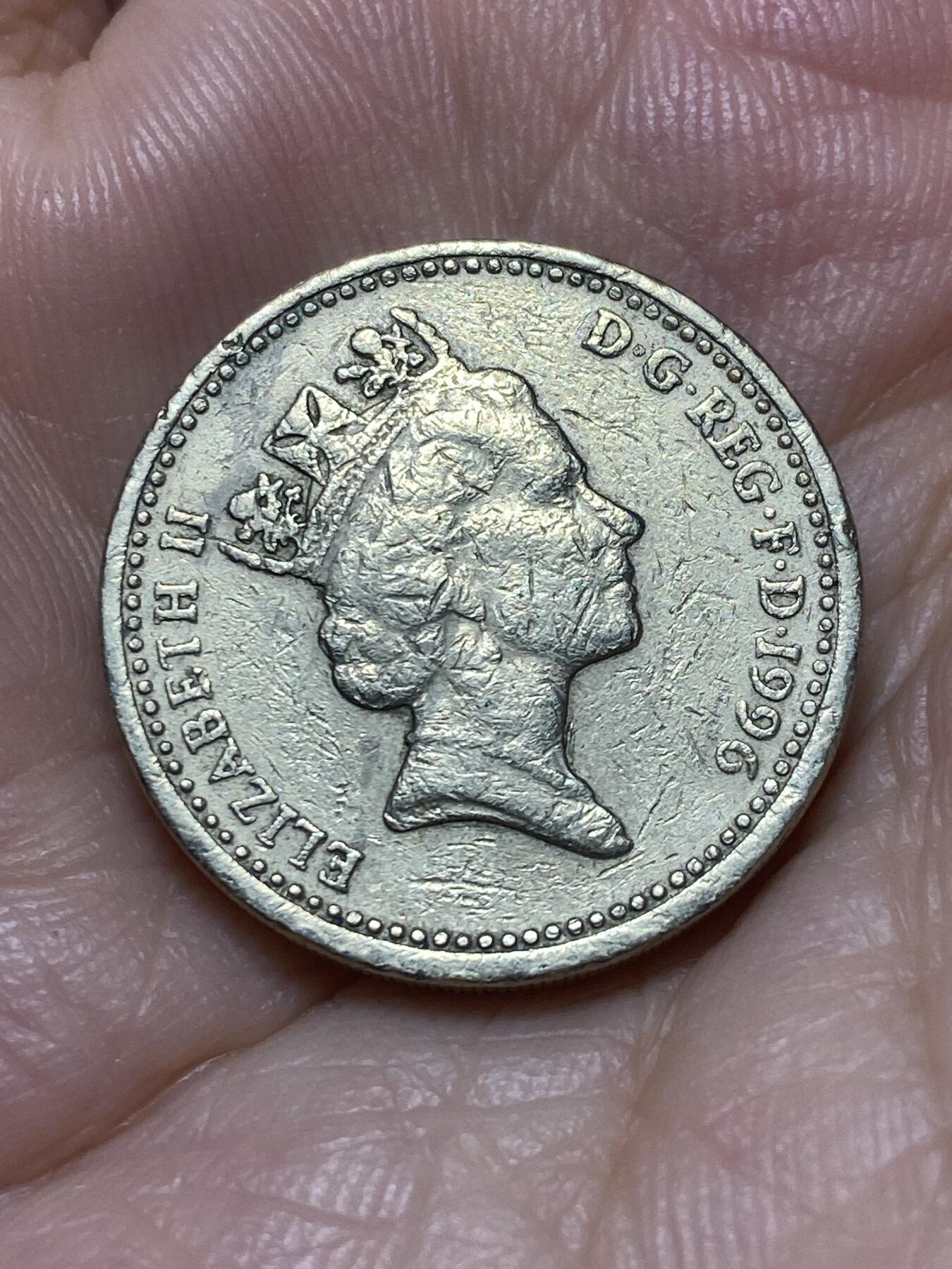2025年第九十二场(总第一百一十八场）外国好品散币(免佣金) 英国🇬🇧1996年1英镑(伊丽莎白二世中年高冠，北爱尔兰凯尔特十字架图案)