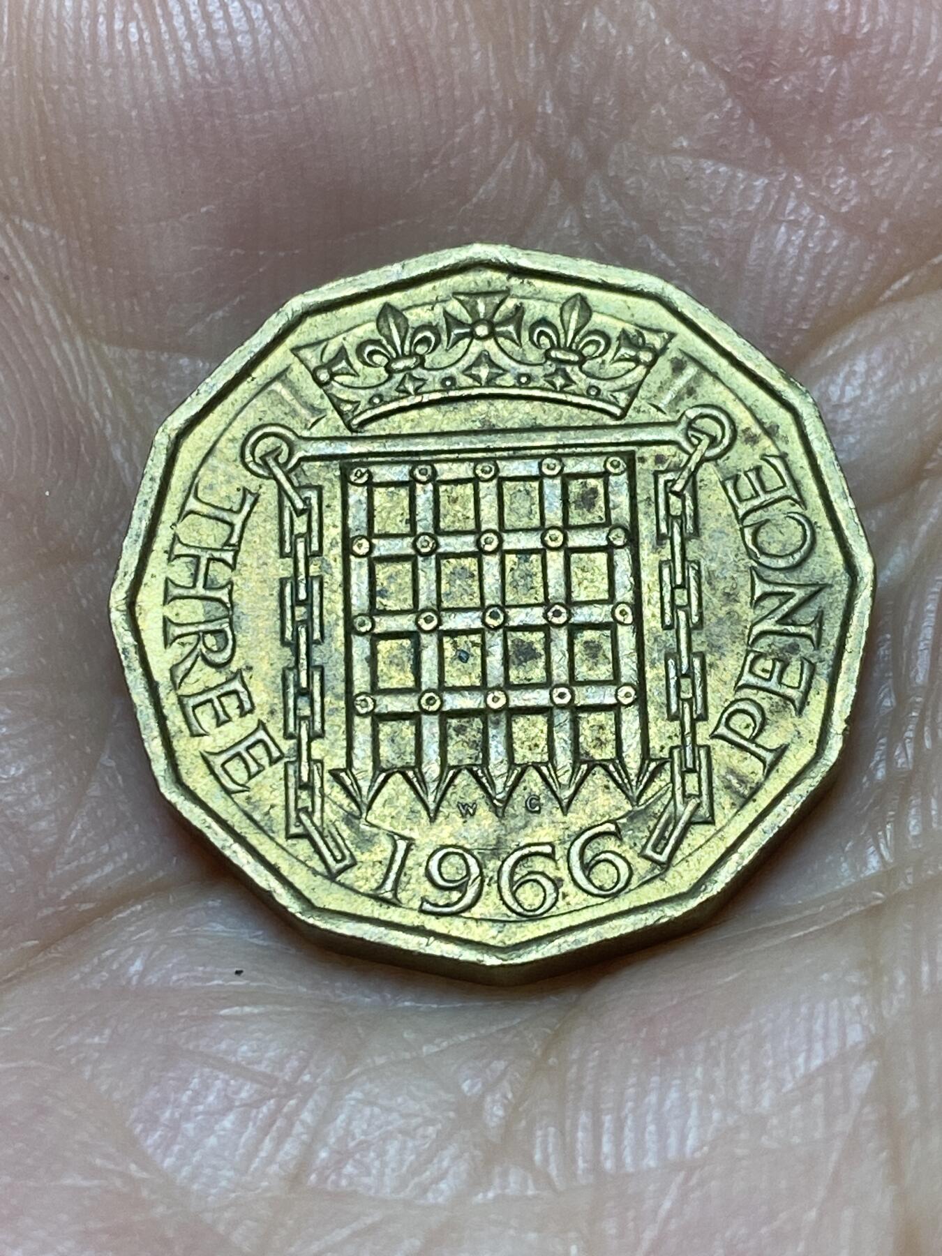 2025年第九十二场(总第一百一十八场）外国好品散币(免佣金) 英国🇬🇧1966年3便士(伊丽莎白二世青年桂冠，第二版)