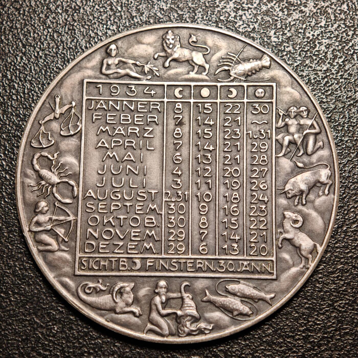 【德藏】世界币章拍卖第147期（拍品征集中~欢迎藏友联系） 1934年 奥地利男女合一神像十二星座日历纪念银章 设计精美巧妙 直径约：40.2mm；重约：19.5g