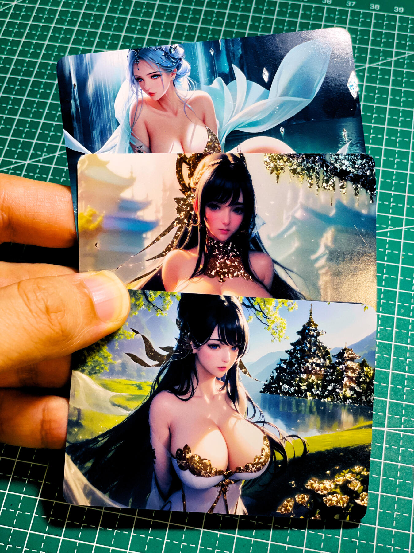 【关注参拍有赠卡】显眼宝32期  9.17日晚21:40结束 女神盛宴美女动漫游戏人物卡散配3张 钻闪工艺 63*88  普通成色 不保完美
