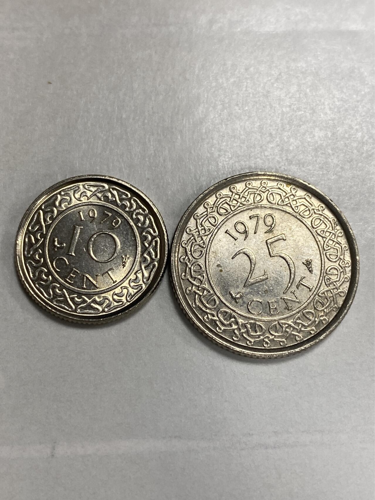 苏里南 2枚