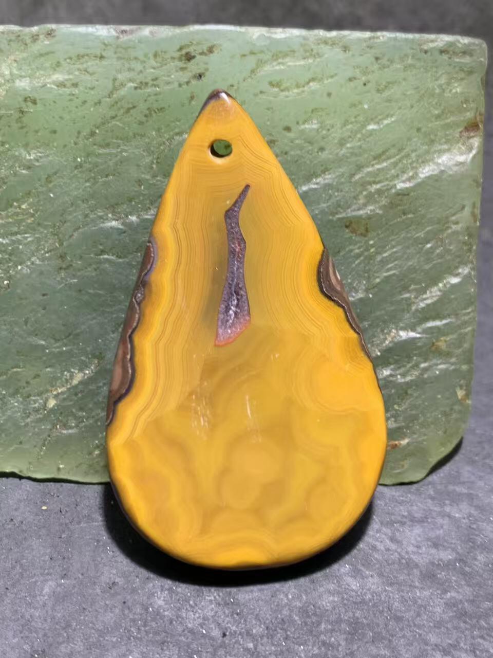 精美罕见冰飘原皮战国红玛瑙吊坠一个，