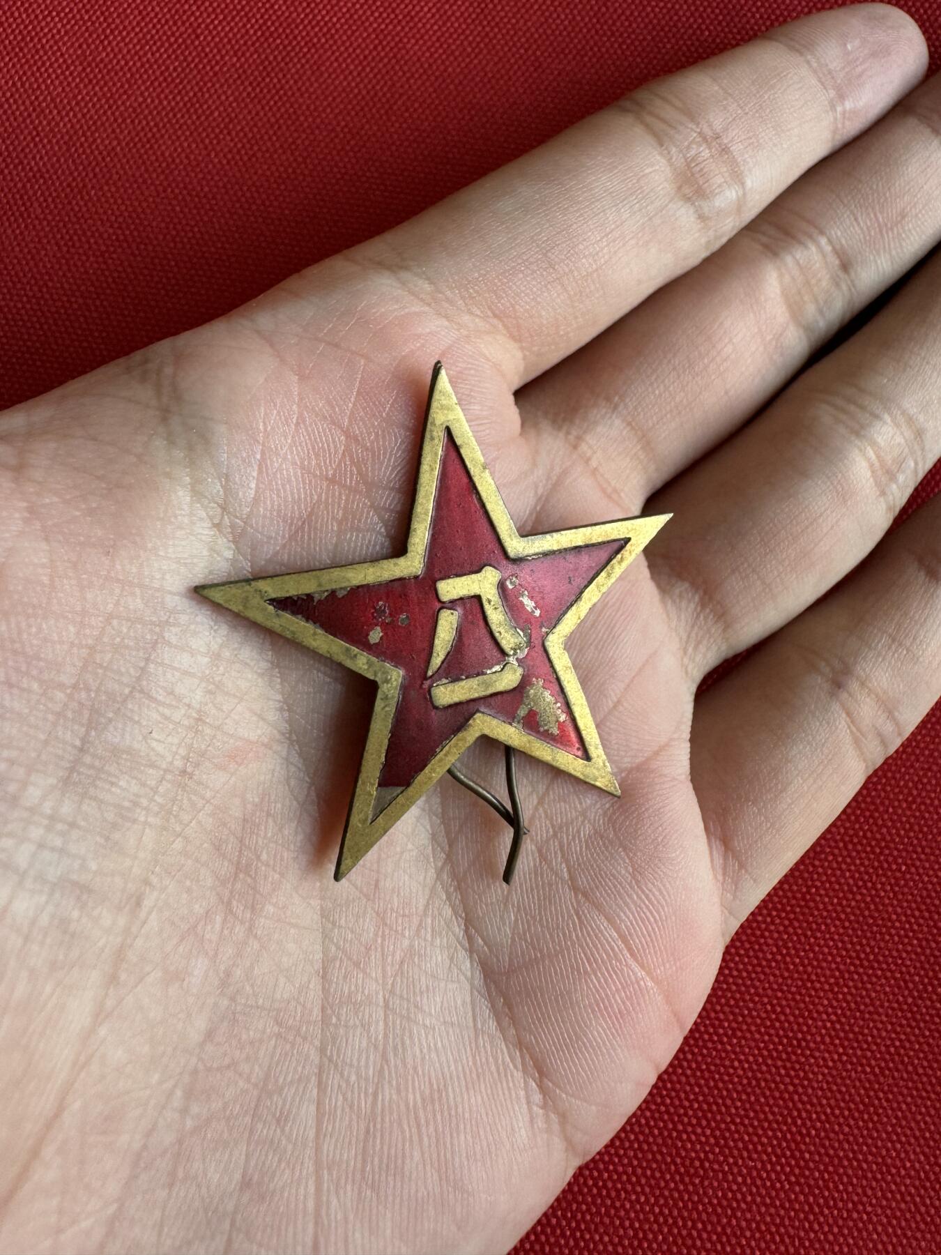 五哥徽章群   20号周六晚上八点4群联拍 帽徽