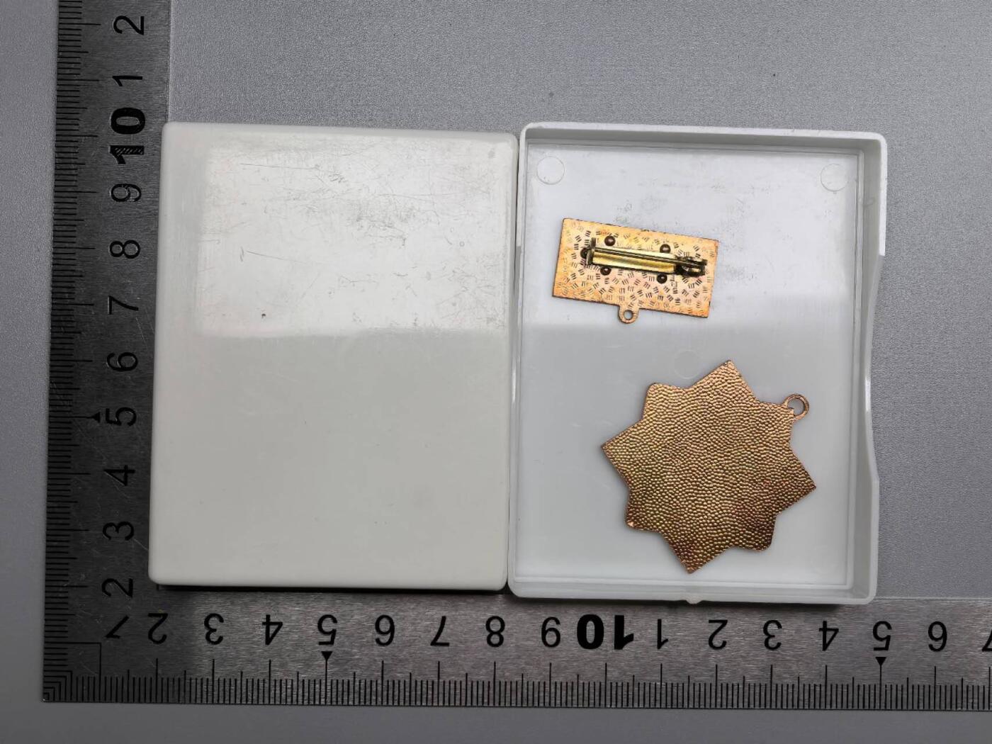 小驴勋章奖章收藏9月20日星期六晚18点拍卖（收有偿代拍，送拍规则在简介最后，参拍须阅读规则后再参拍，关系到运费包装发货时效真假辨别等关键信息，店主微信码在最后一拍品）