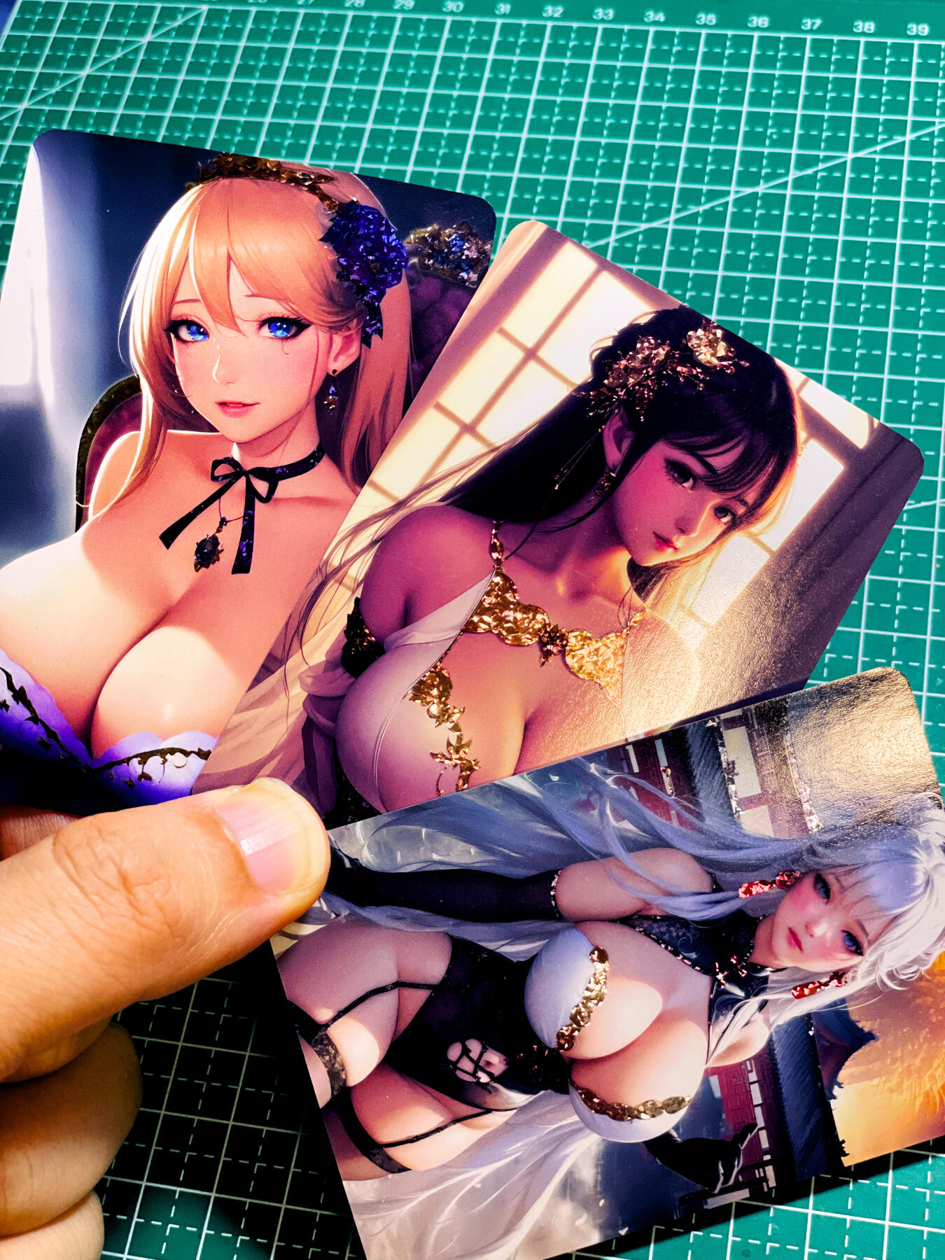 【关注参拍有赠卡】显眼宝32期  9.17日晚21:40结束 女神盛宴美女动漫游戏人物卡散配3张 钻闪工艺 63*88  普通成色 不保完美