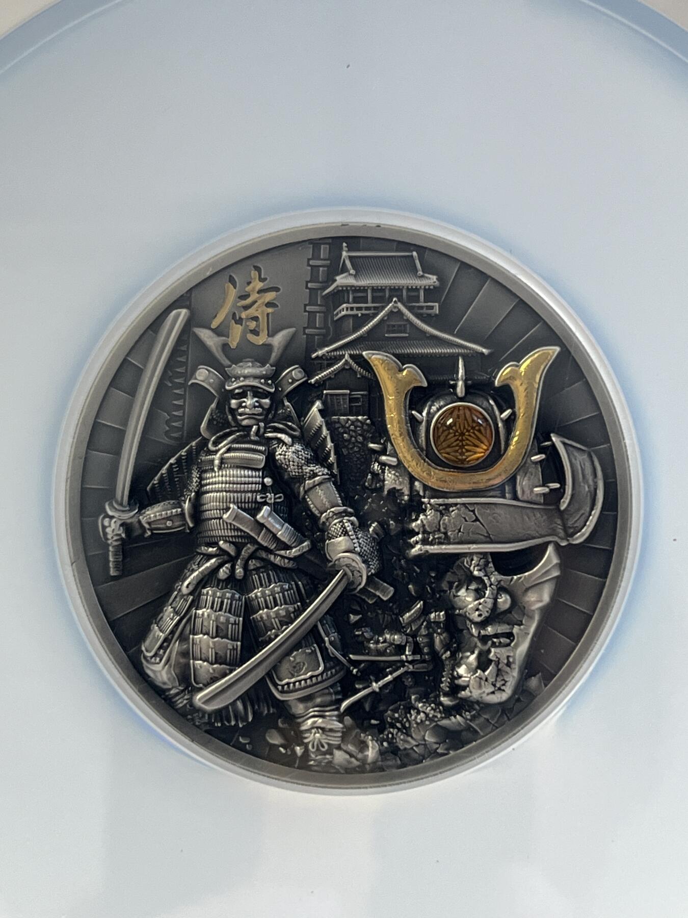 第176期拍卖【长期征集拍品】【欢度国庆中秋双节】 纽埃2019年勇士系列1日本武士2盎司镶嵌琥珀银币NGC-MS70首无盒无证书，999银，发行500枚