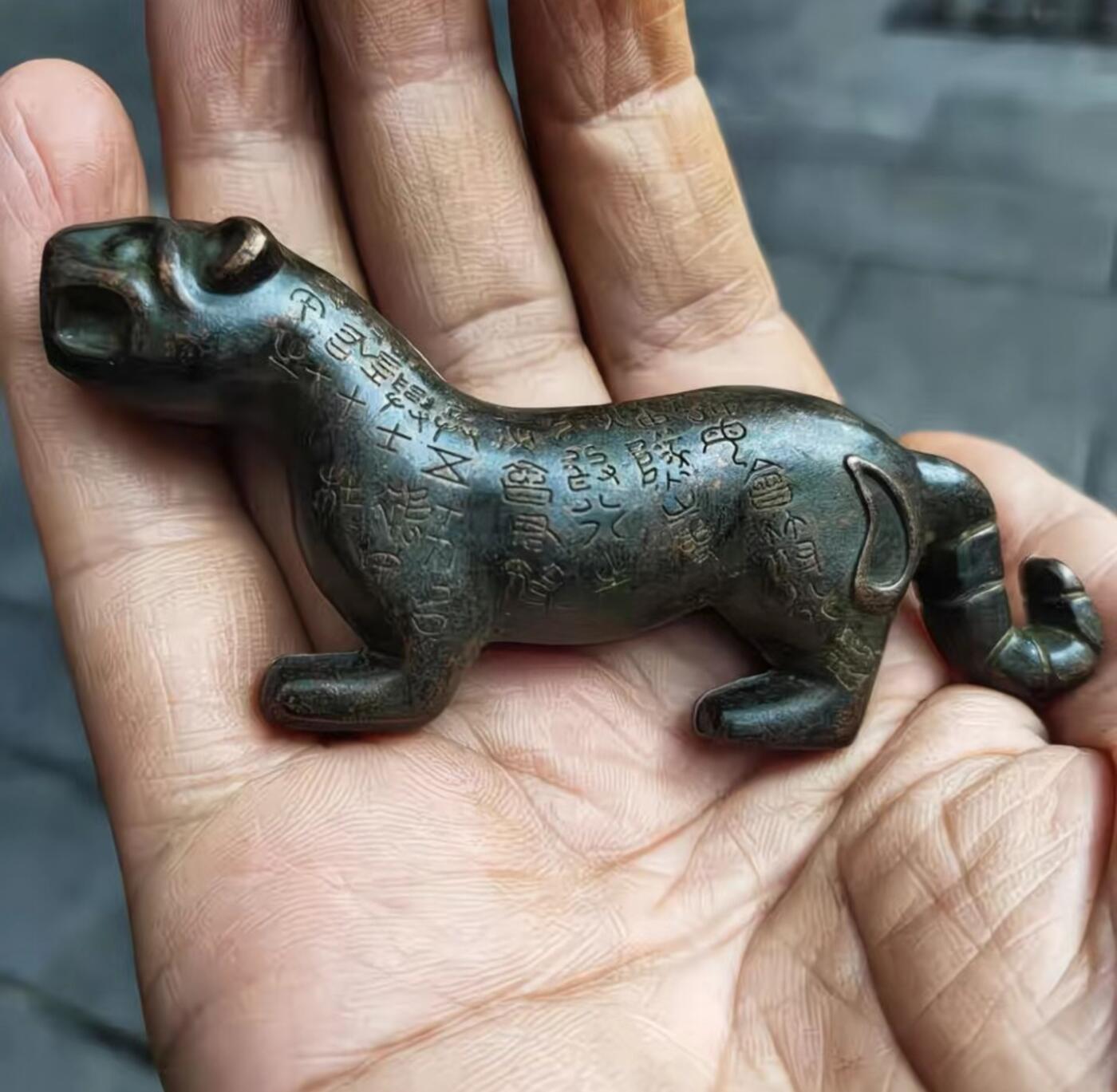 古玩杂相专场《4》 古玩老铜器虎符摆件 长约11cm