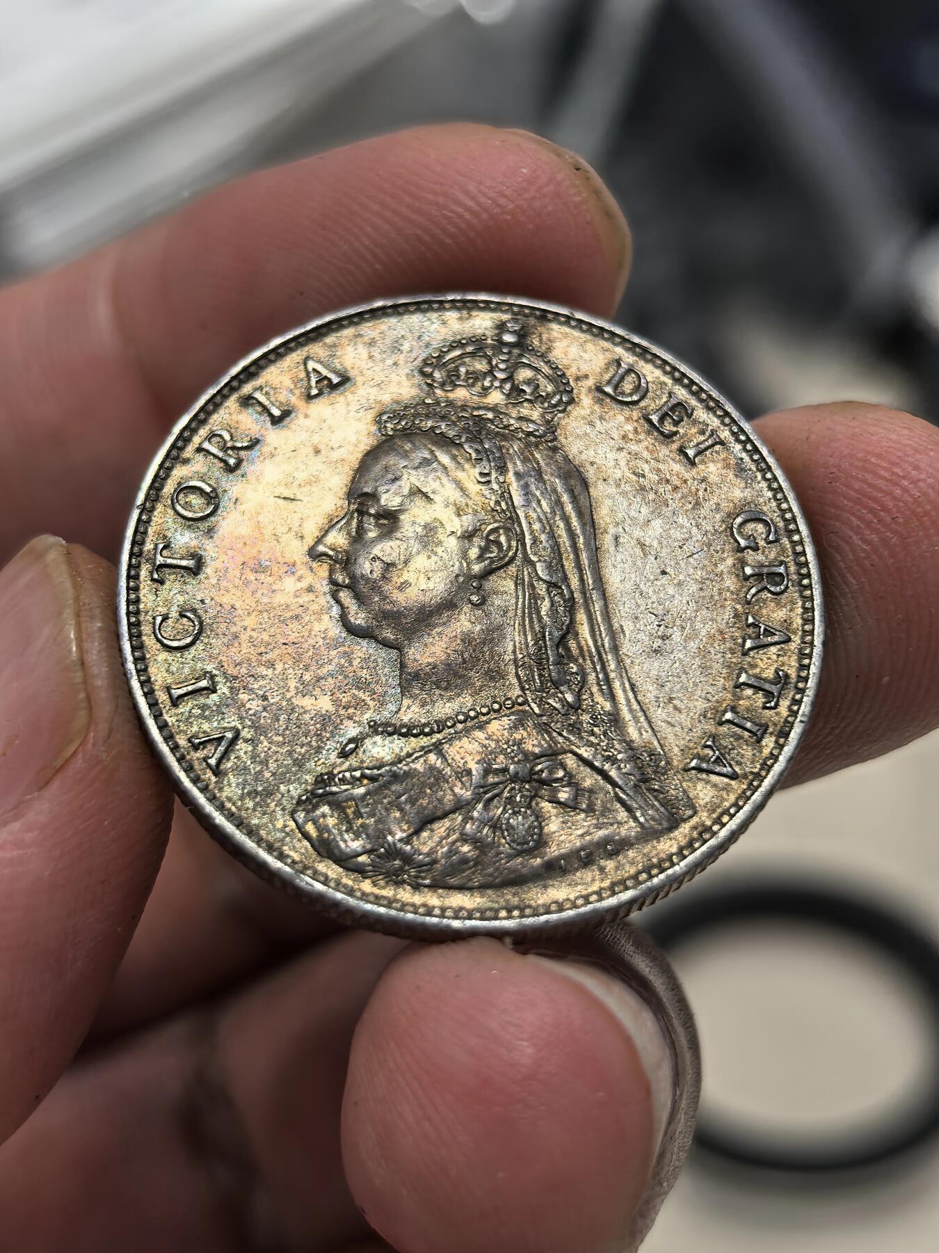 博洋堂世界钱币拍卖第140期（全场包邮） 英国1887年维多利亚女王高冠弗洛林银币，双面欧洲典雅爆金彩，AU55标准器