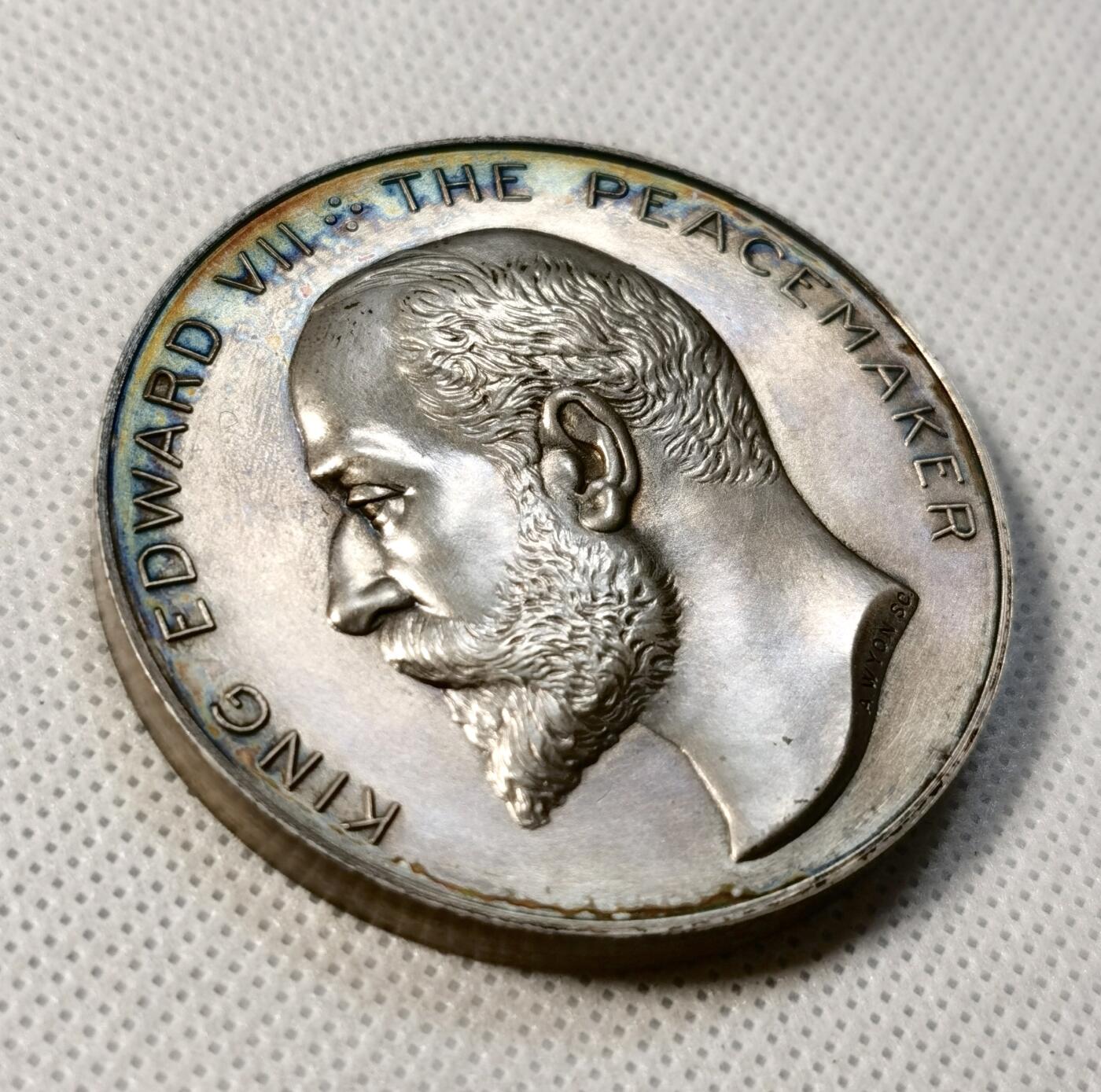 甄臻铺-世界币章拍卖（第34期），送拍享返佣金等优惠多多 INTER-PARLIAMENTARY CONFERENCE LONDON 1906年 伦敦国际议会会议纪念铜镀银章，正面爱德华七世头像，背面西敏宫和平女神图案，重74.5g，直径51.2mm