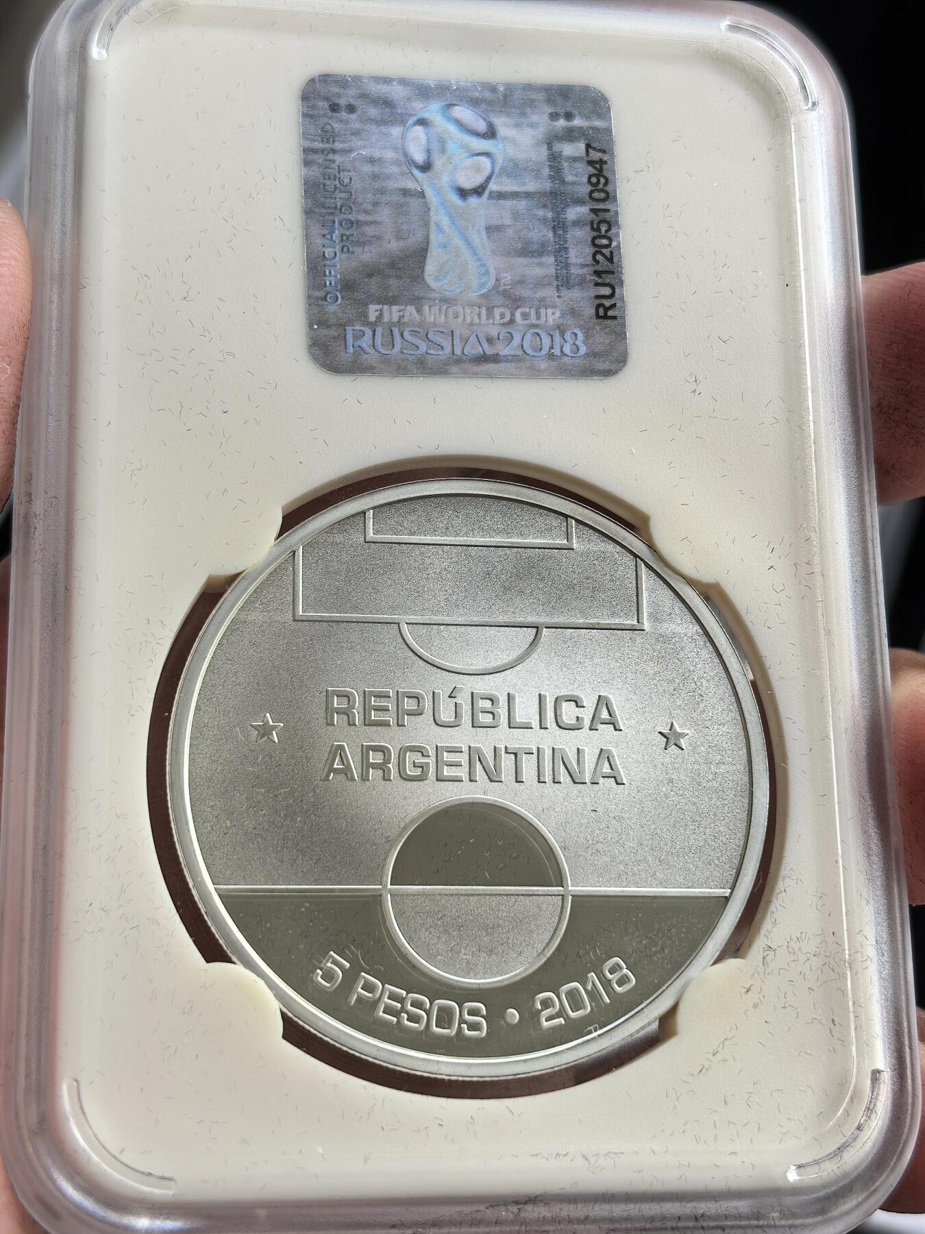 博洋堂世界钱币拍卖第140期（全场包邮） 2018年俄罗斯世界杯纪念银币珍藏套 四大冠军国精制官方封装银币（带三枚纪念币） 22.2克900银+27克925银+27克925银+22克925银 盒证全