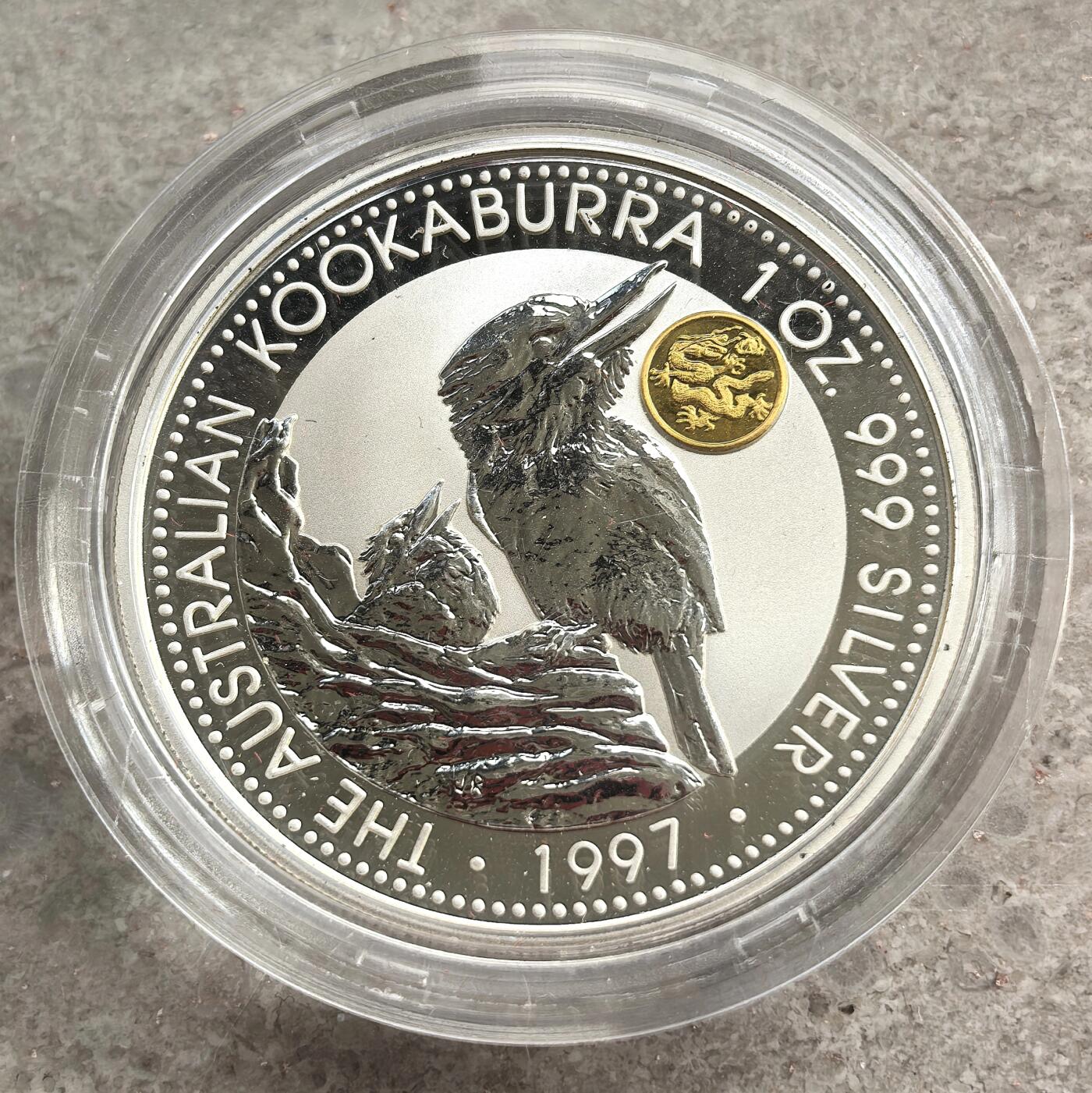 博洋堂世界钱币拍卖第140期（全场包邮） 1997年澳大利亚1元镶纯金私印普制银币 中国符号-龙 1盎司银0.5克纯金 发行量：2万 盒证全