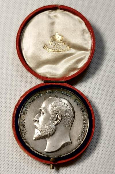 甄臻铺-世界币章拍卖（第34期），送拍享返佣金等优惠多多 INTER-PARLIAMENTARY CONFERENCE LONDON 1906年 伦敦国际议会会议纪念铜镀银章，正面爱德华七世头像，背面西敏宫和平女神图案，重74.5g，直径51.2mm