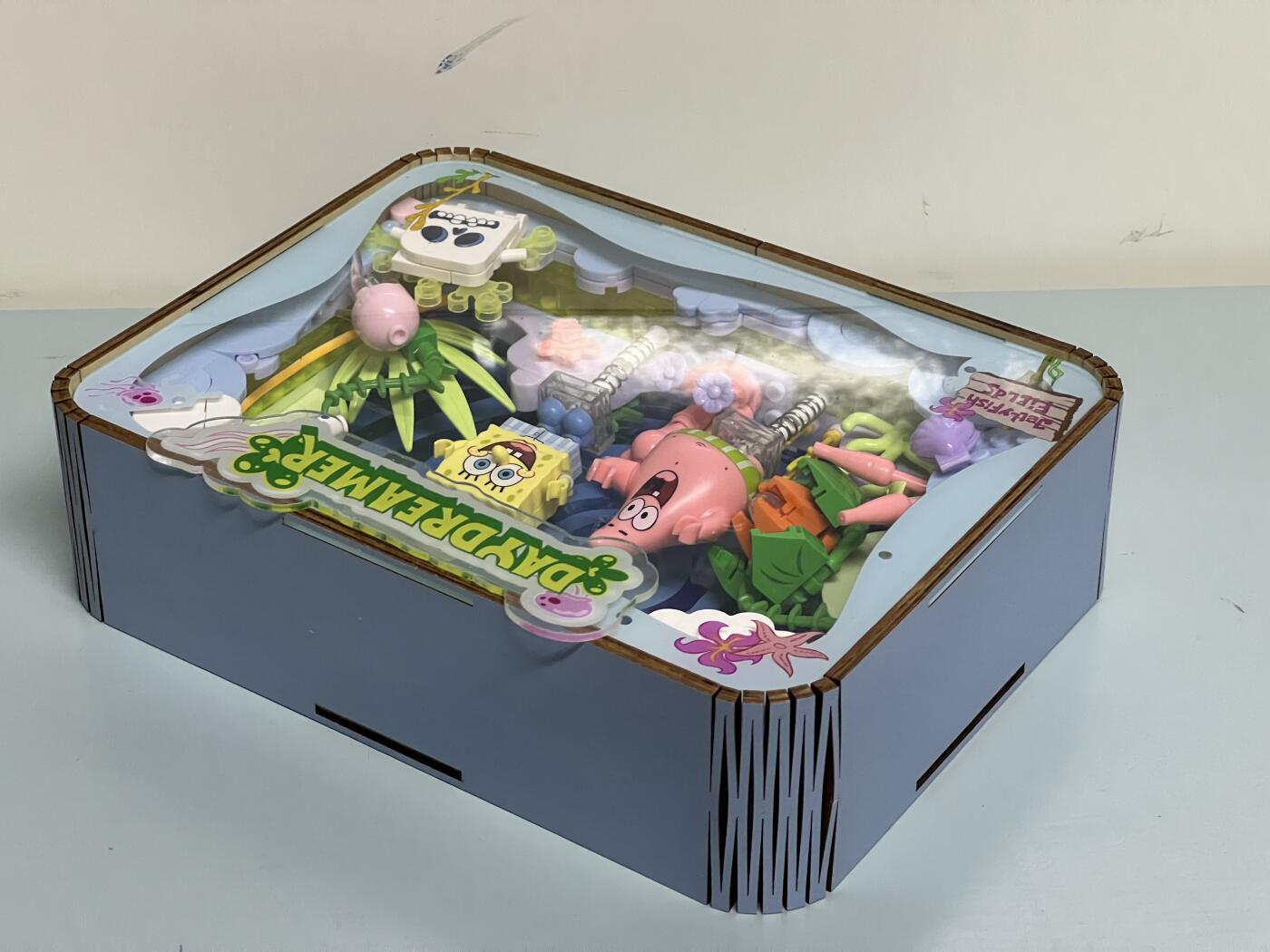 零元拍：AREAX砖区海绵宝宝系列奇幻梦境相框系列：水母狂欢场景，已经拼装好，品相完美，无包装。
