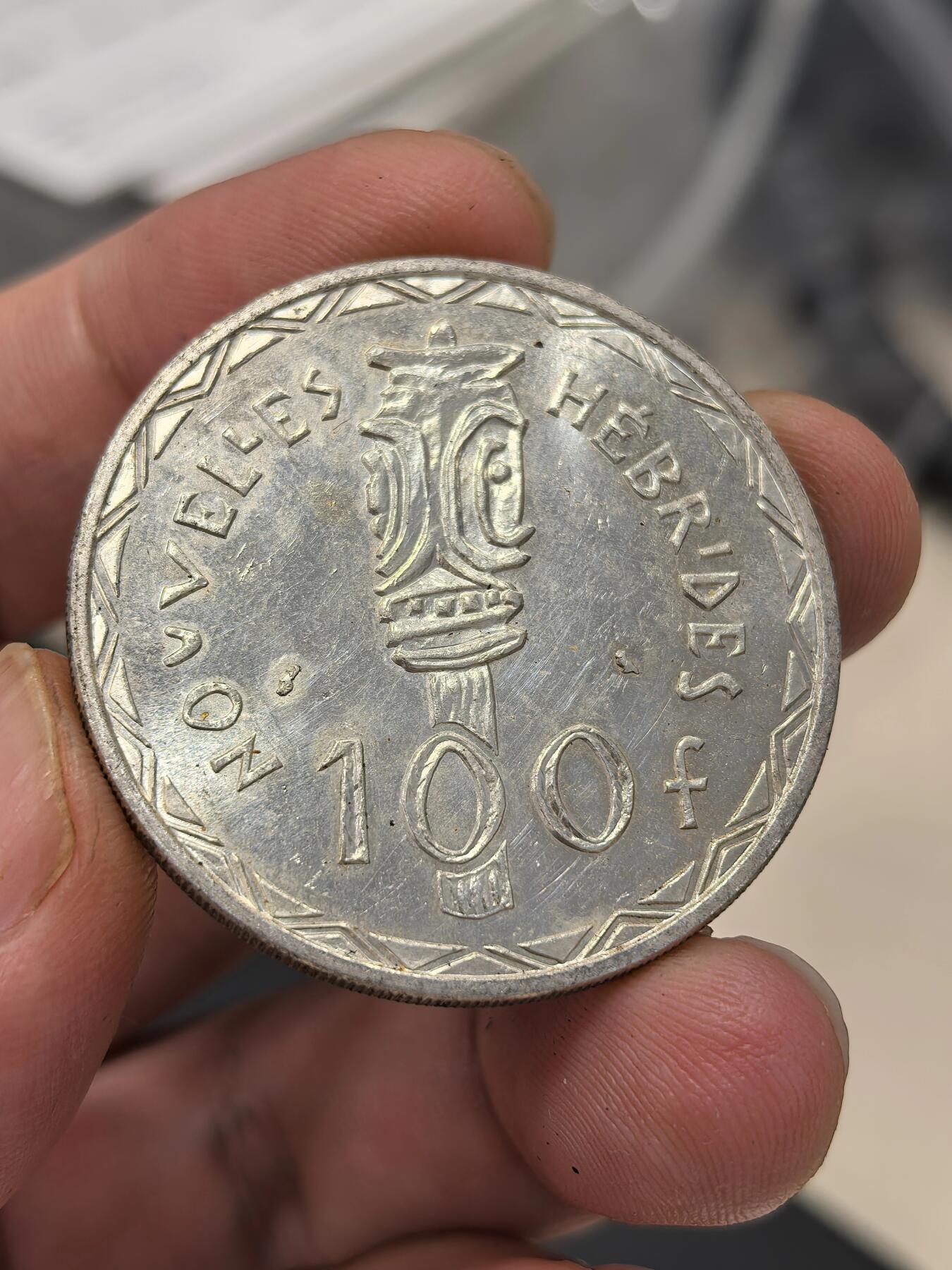 博洋堂世界钱币拍卖第140期（全场包邮） 法属新赫布里底群岛1966年100法郎大银币极品原光ms级别，非常漂亮设计感也很强的一款银币。正面为自由女神头像，背面为土著部落权杖-2