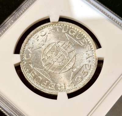 甄臻铺-世界币章拍卖（第34期），送拍享返佣金等优惠多多 NGC-MS64 1952年澳门首发伍圆，卷拆，2枚一组