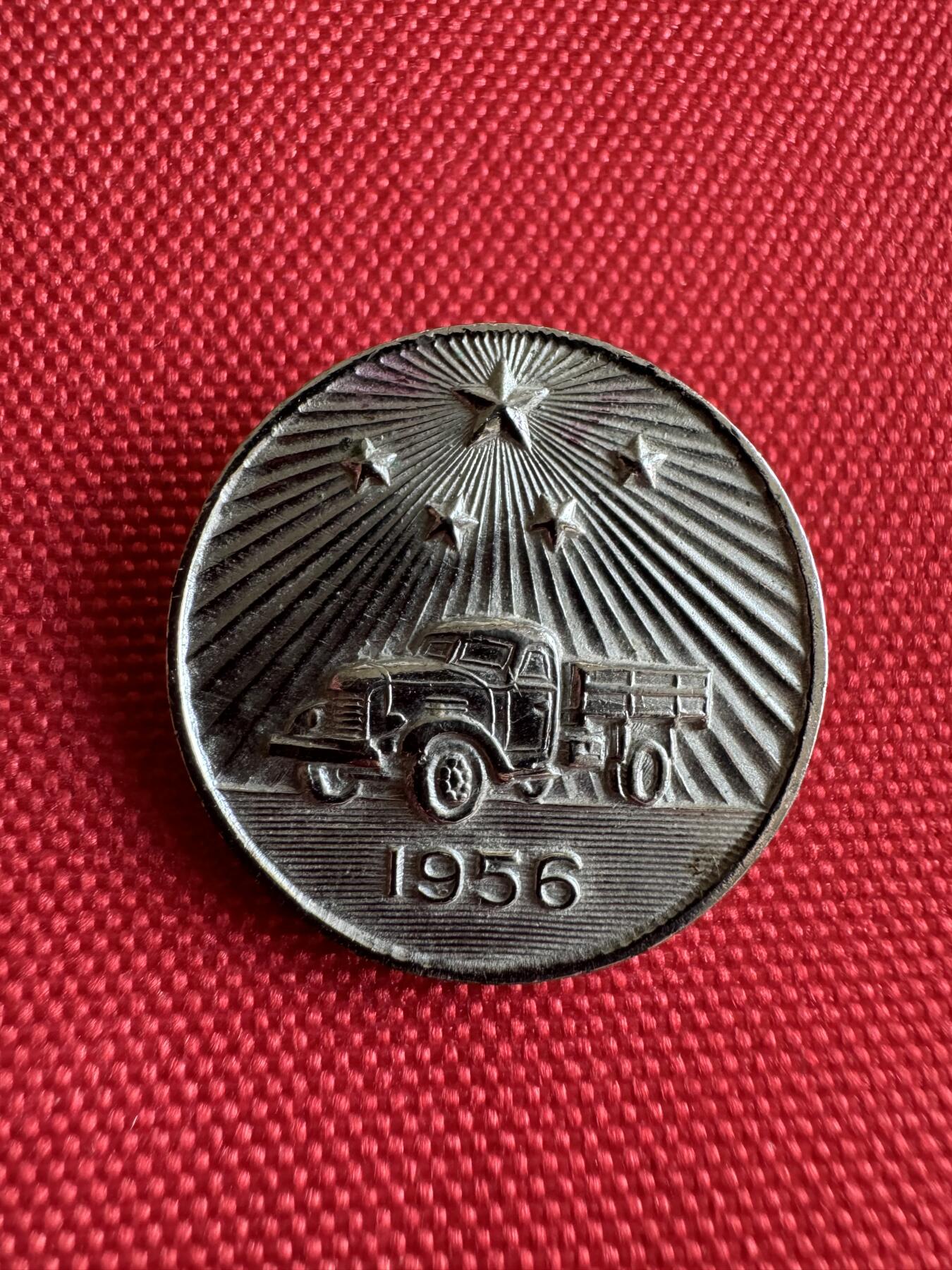 五哥徽章群   20号周六晚上八点4群联拍 1956