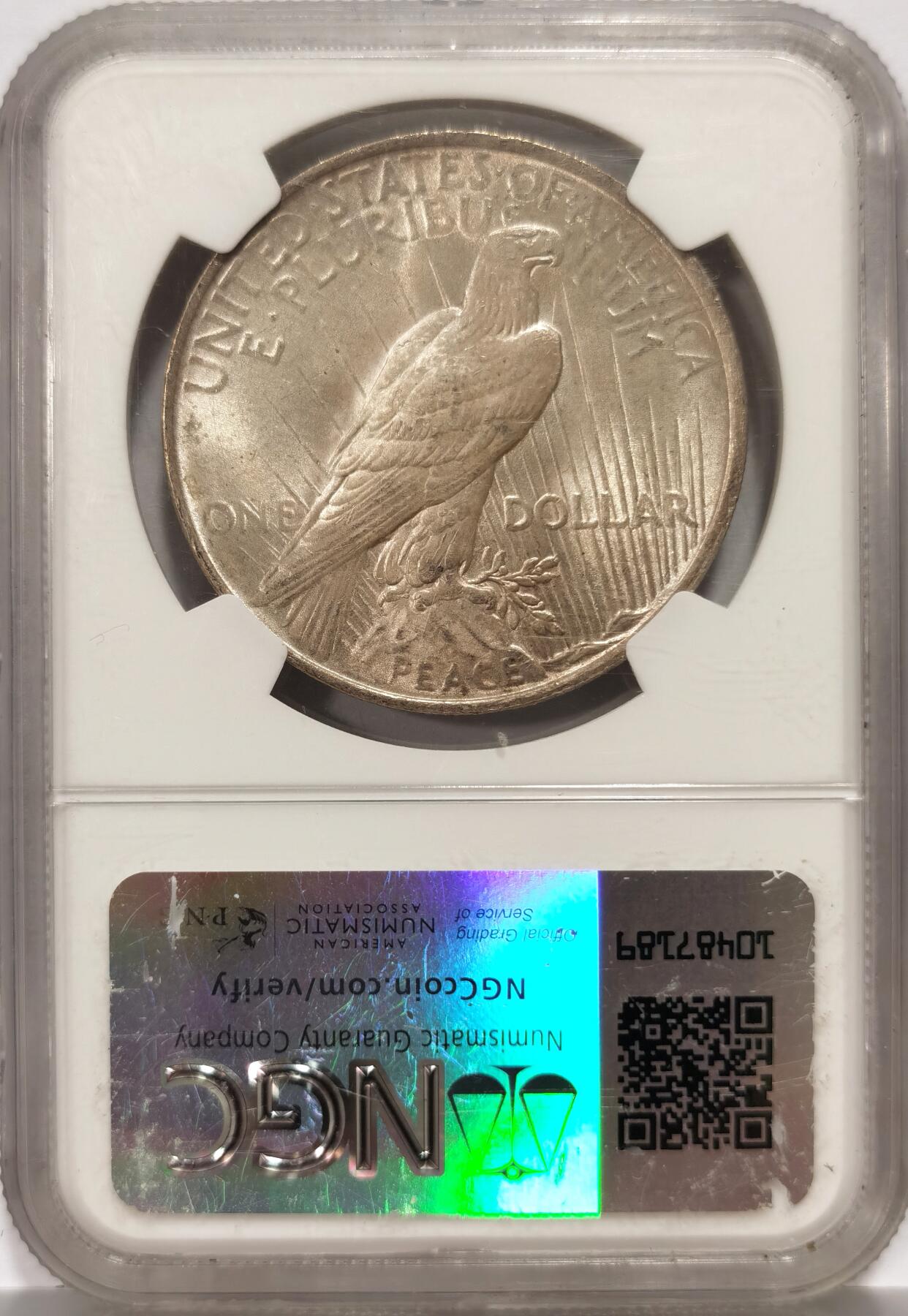 博洋堂世界钱币拍卖第140期（全场包邮） NGC MS63 美国1922年和平银币，通体传世老黄油彩酱彩，底板清爽干净，无伤无戳无磕无洗无划痕，女神发丝桂冠光芒细节爆满，白头海雕栩栩如生，双面车轮大转光。滴水未下，直齿割手，满满传世老味道