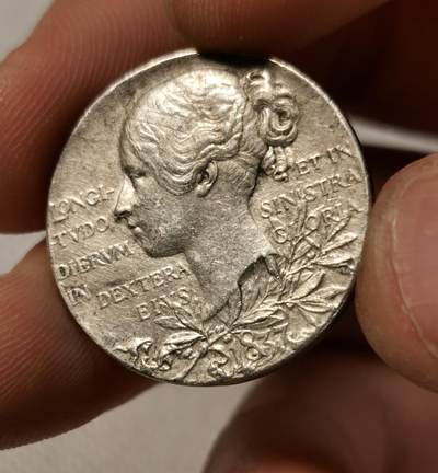 甄臻铺-世界币章拍卖（第34期），送拍享返佣金等优惠多多 英国1897年维多利亚登基六十周年纪念小银章，重9.7g，直径26mm