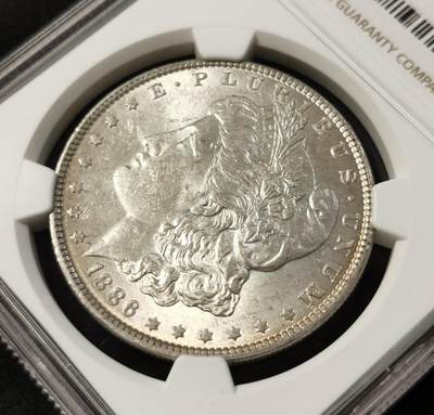 甄臻铺-世界币章拍卖（第34期），送拍享返佣金等优惠多多 NGC-MS63 美国1886摩根银元 带一点淡淡的包浆 底板不错 个人送评 上海N有点压分了 状态很不错