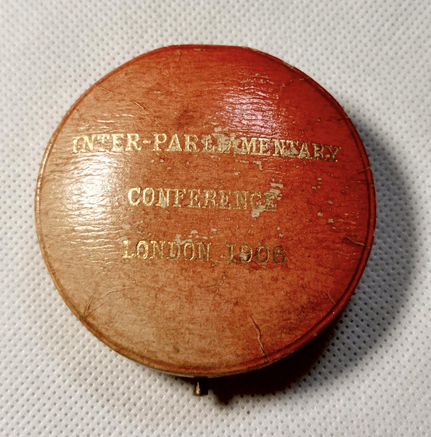 甄臻铺-世界币章拍卖（第34期），送拍享返佣金等优惠多多 INTER-PARLIAMENTARY CONFERENCE LONDON 1906年 伦敦国际议会会议纪念铜镀银章，正面爱德华七世头像，背面西敏宫和平女神图案，重74.5g，直径51.2mm