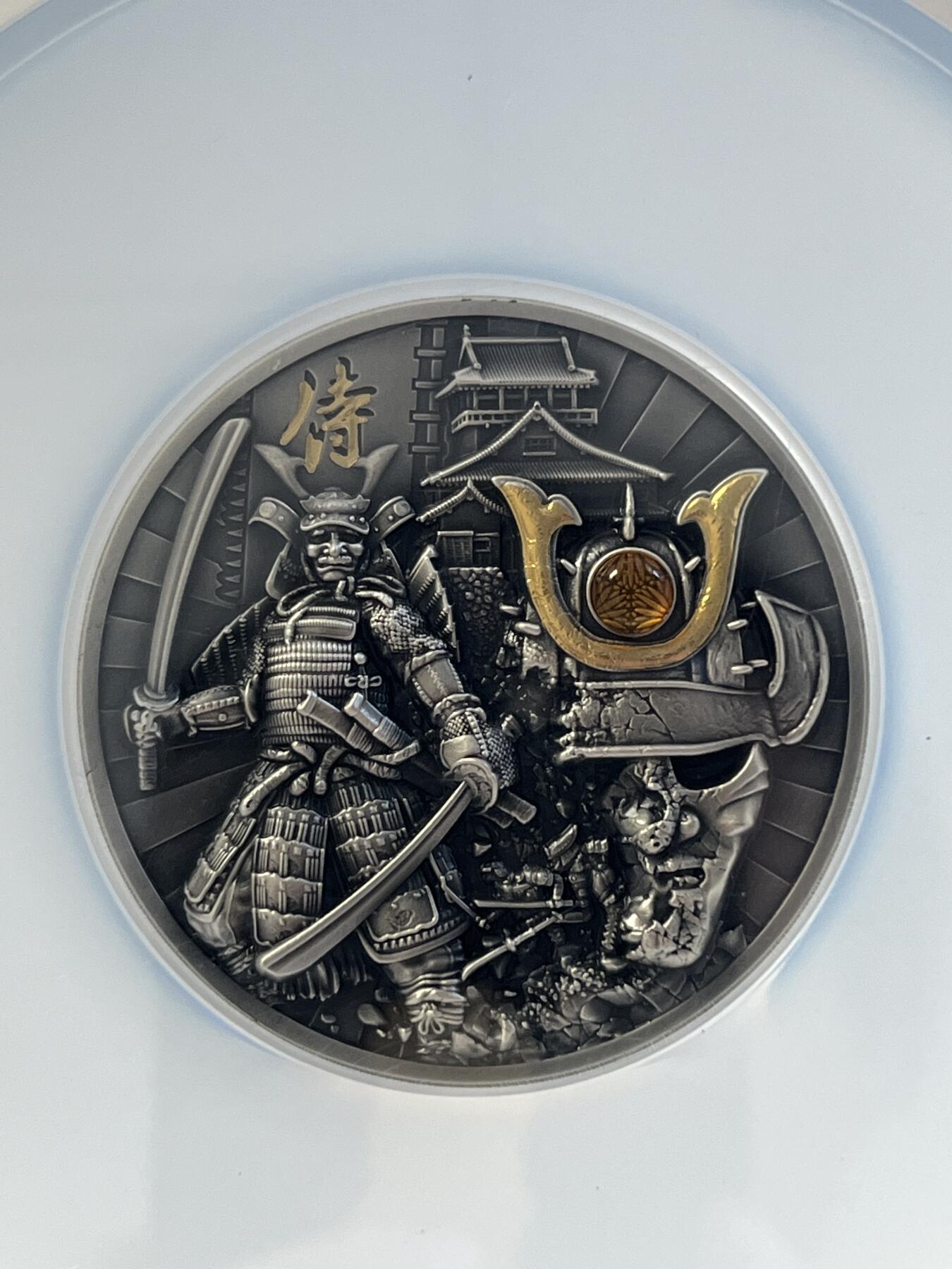 第176期拍卖【长期征集拍品】【欢度国庆中秋双节】 纽埃2019年勇士系列1日本武士2盎司镶嵌琥珀银币NGC-MS70首无盒无证书，999银，发行500枚