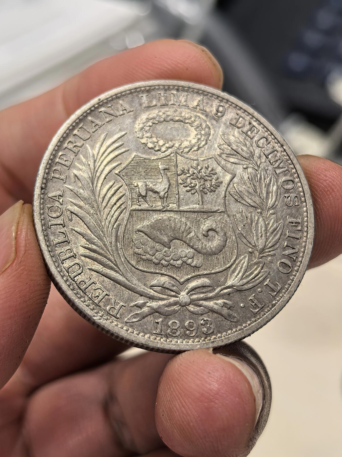博洋堂世界钱币拍卖第140期（全场包邮） 秘鲁1893年坐洋1索尔银币，品相AU53-55状态，底板有光，最近热门品种