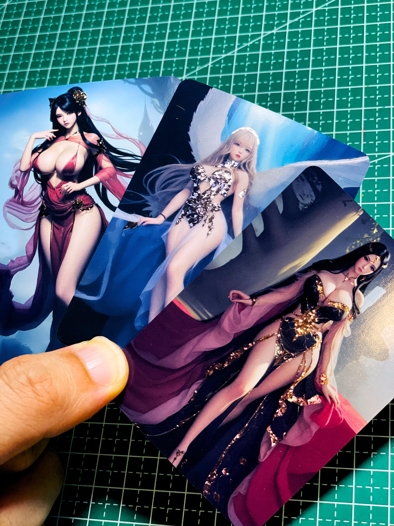 【关注参拍有赠卡】显眼宝32期  9.17日晚21:40结束 女神盛宴美女动漫游戏人物卡散配3张 钻闪工艺 63*88  普通成色 不保完美