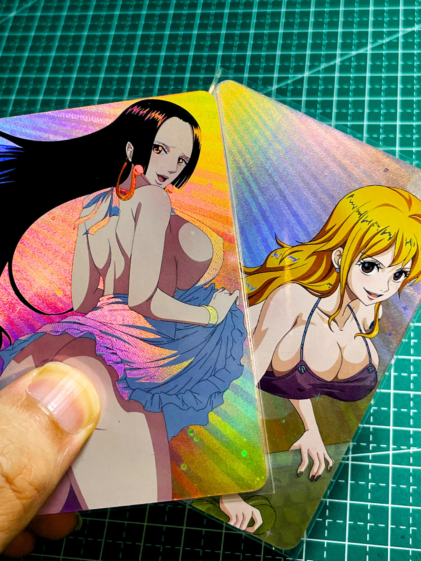 【关注参拍有赠卡】显眼宝32期  9.17日晚21:40结束 ZHUREN卡牌     二次元系列卡   海贼王厨娘对卡   共2张   折彩工艺  小卡尺寸  60*87
