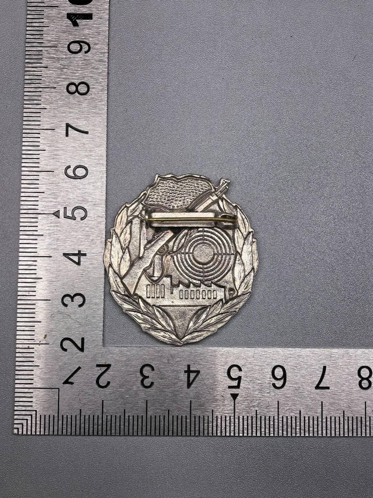 小驴勋章奖章收藏9月20日星期六晚18点拍卖（收有偿代拍，送拍规则在简介最后，参拍须阅读规则后再参拍，关系到运费包装发货时效真假辨别等关键信息，店主微信码在最后一拍品）