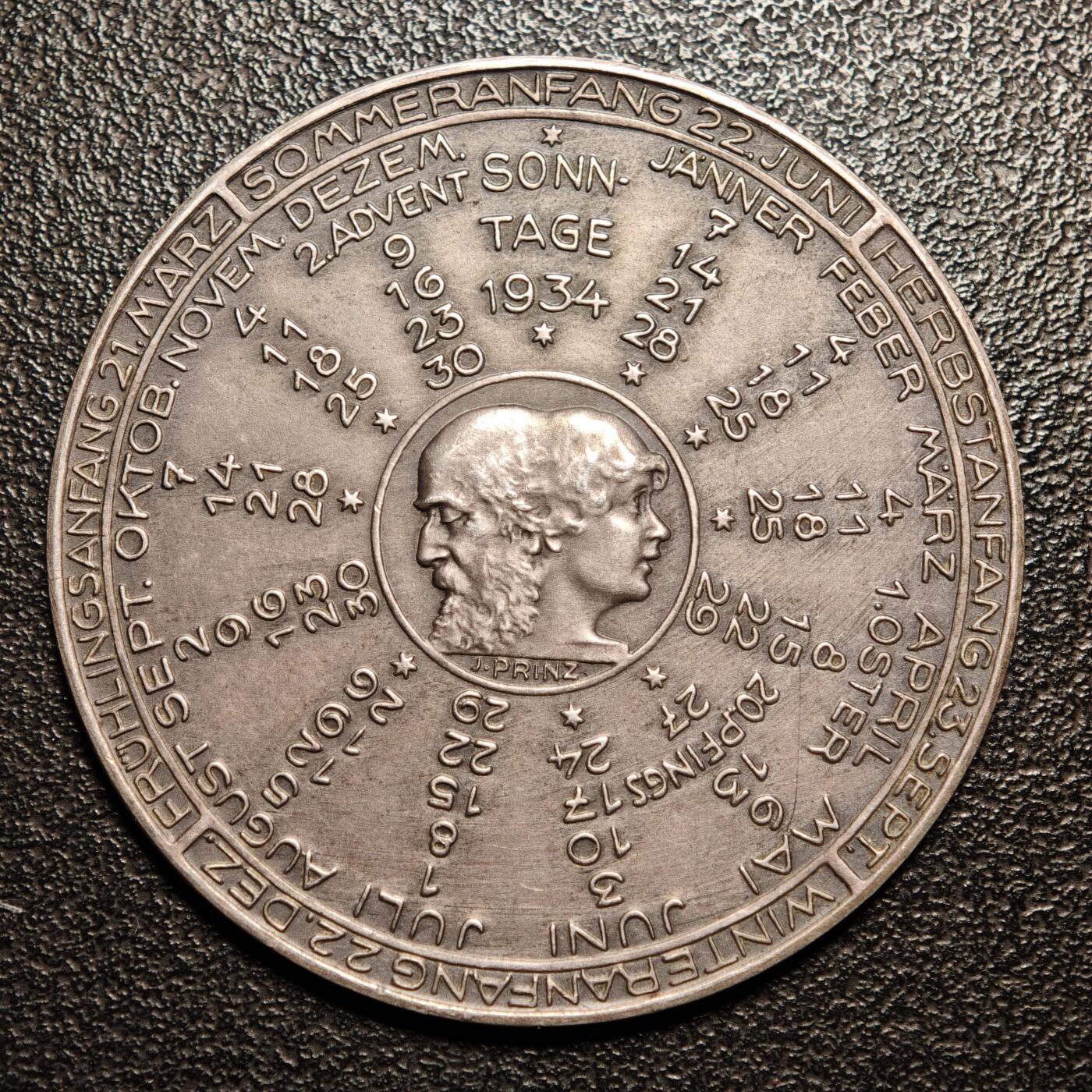 【德藏】世界币章拍卖第147期（拍品征集中~欢迎藏友联系） 1934年 奥地利男女合一神像十二星座日历纪念银章 设计精美巧妙 直径约：40.2mm；重约：19.5g