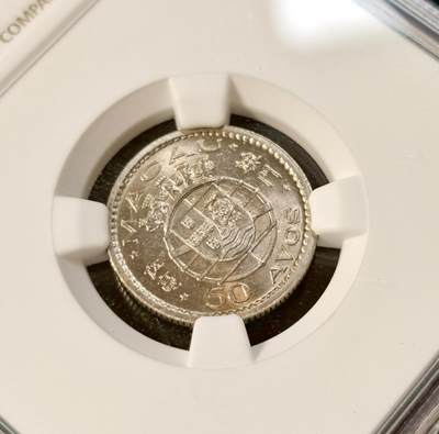 甄臻铺-世界币章拍卖（第34期），送拍享返佣金等优惠多多 NGC-MS65 1952年澳门50毫，卷拆，2枚一组