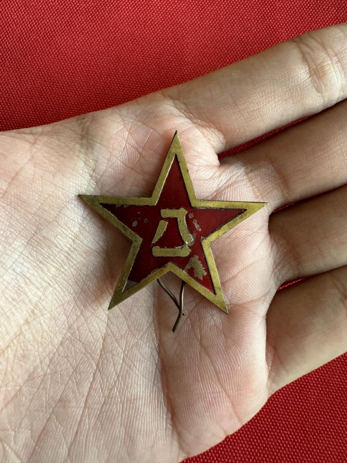 五哥徽章群   20号周六晚上八点4群联拍 帽徽