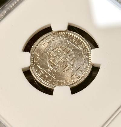 甄臻铺-世界币章拍卖（第34期），送拍享返佣金等优惠多多 NGC-MS65 1952年澳门50毫，卷拆，2枚一组