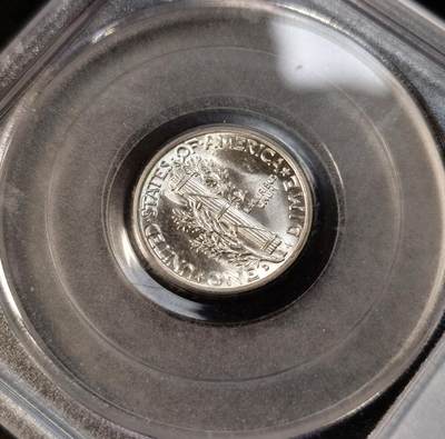 甄臻铺-世界币章拍卖（第34期），送拍享返佣金等优惠多多 PCGS-MS65 美国1942年小飞侠，老盒子