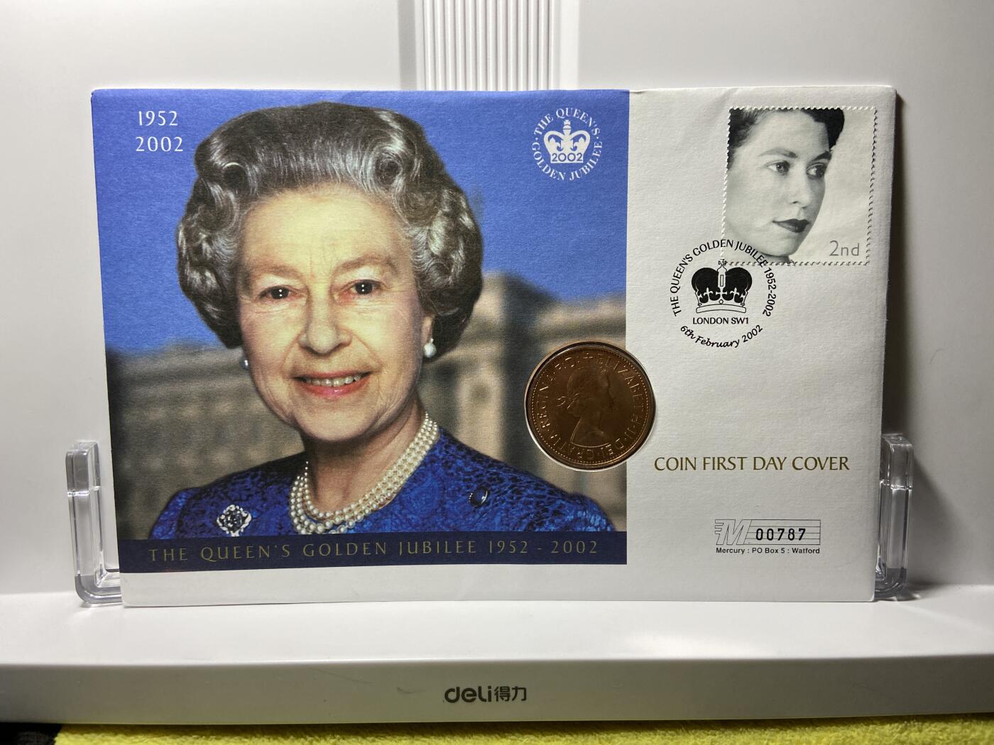 2025年第九十二场(总第一百一十八场）外国好品散币(免佣金) 邮币封–英国🇬🇧2002年伊丽莎白二世登基50周年金禧纪念封(内含1966年1便士一枚))